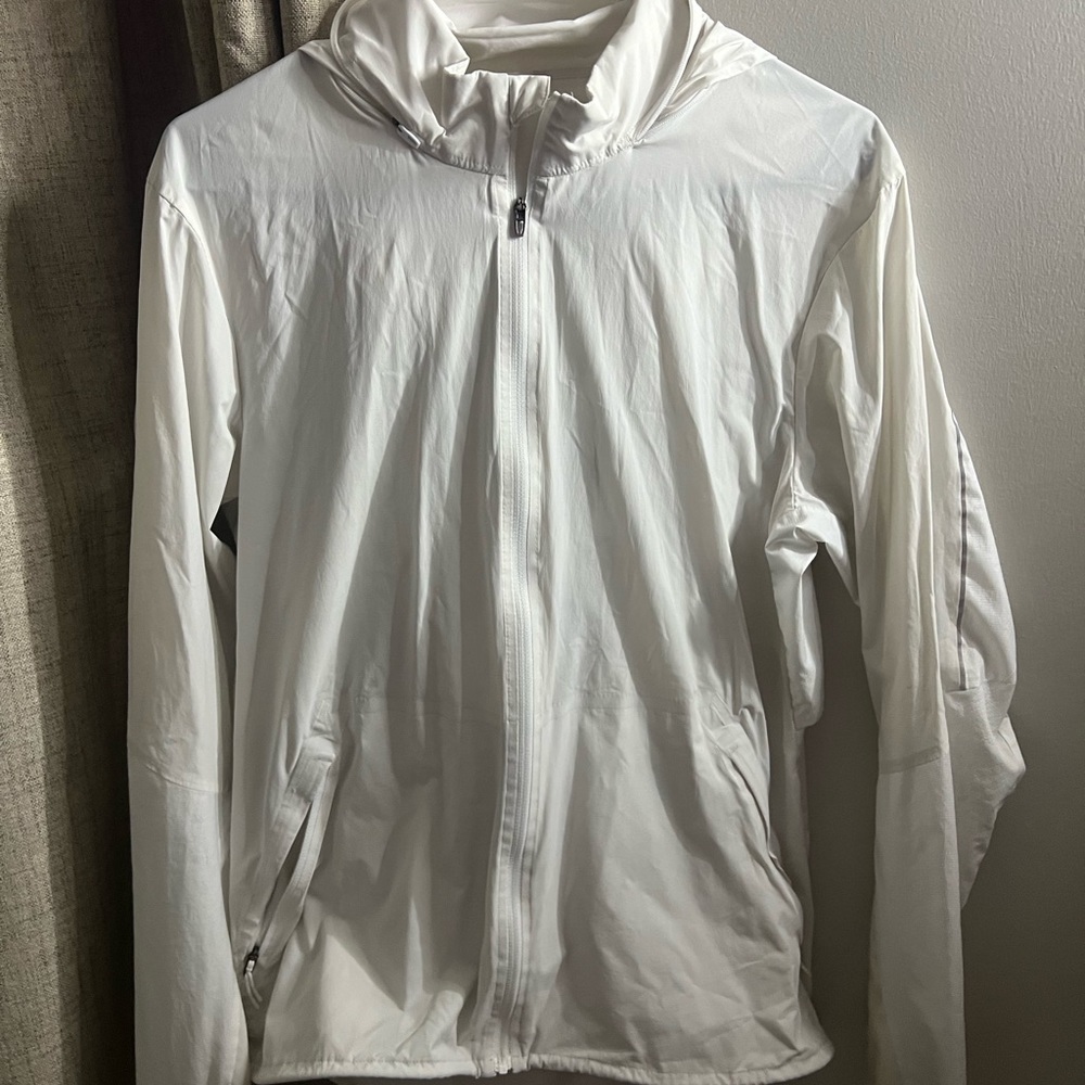 WHITE LULULEMON WINDBREAKER/JACKET. Size Medium